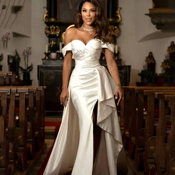 Атласное свадебное платье 