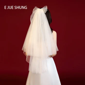 Свадебные вуали с коротким бантом из жемчуга E JUE SHUNG с гребнем, двухслойная фата, свадебные аксессуары